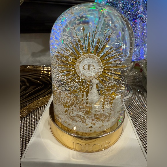 Dior 2024 Holiday Snow Globe - Picture 4 of 7